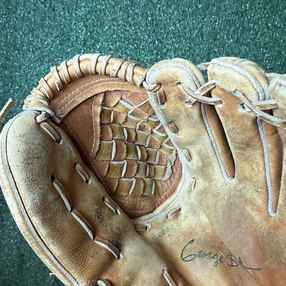 Wilson Signature A2124 George Brett 12" Baseball Glove RHT Signature Model - Picture 9 of 11